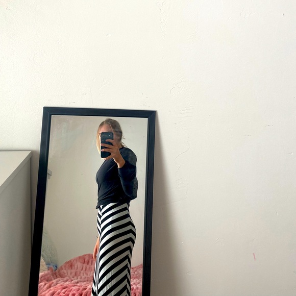 Cemi ceri black and white striped skrit - Picture 1 of 3